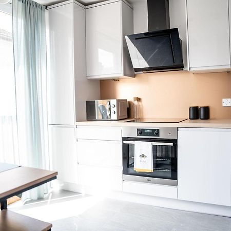 Luxurious Two Bedroom Apartment With Private Parking Perth Exterior photo