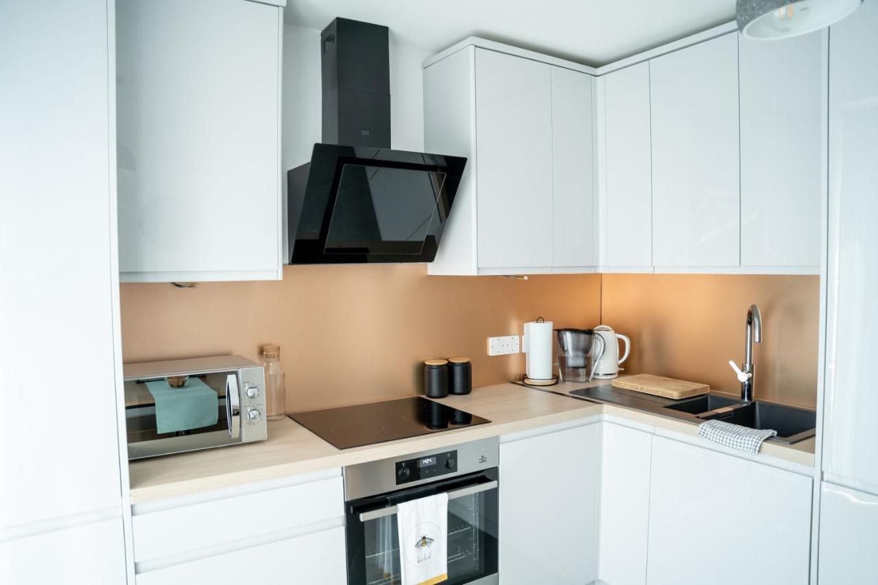 Luxurious Two Bedroom Apartment With Private Parking Perth Exterior photo