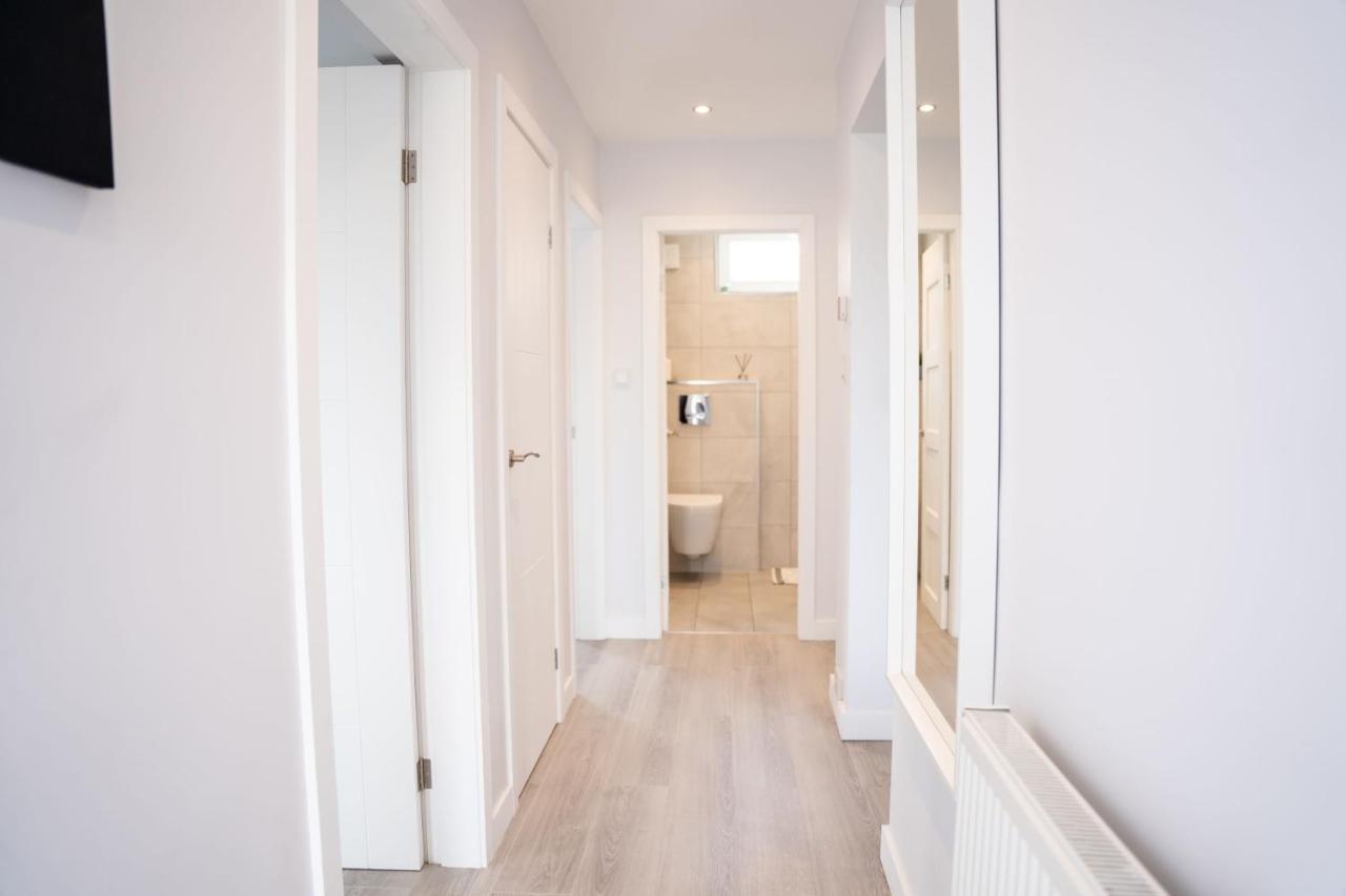 Luxurious Two Bedroom Apartment With Private Parking Perth Exterior photo